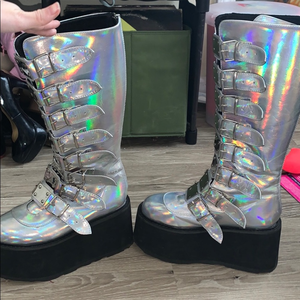 DEMONIA SHOES TRADE